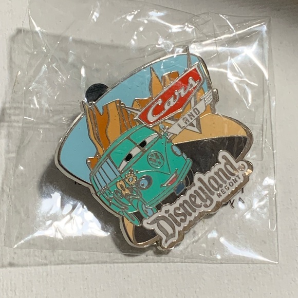 Disney Pixar Cars - Cute Fillmore Collectible Pin - Picture 2 of 6
